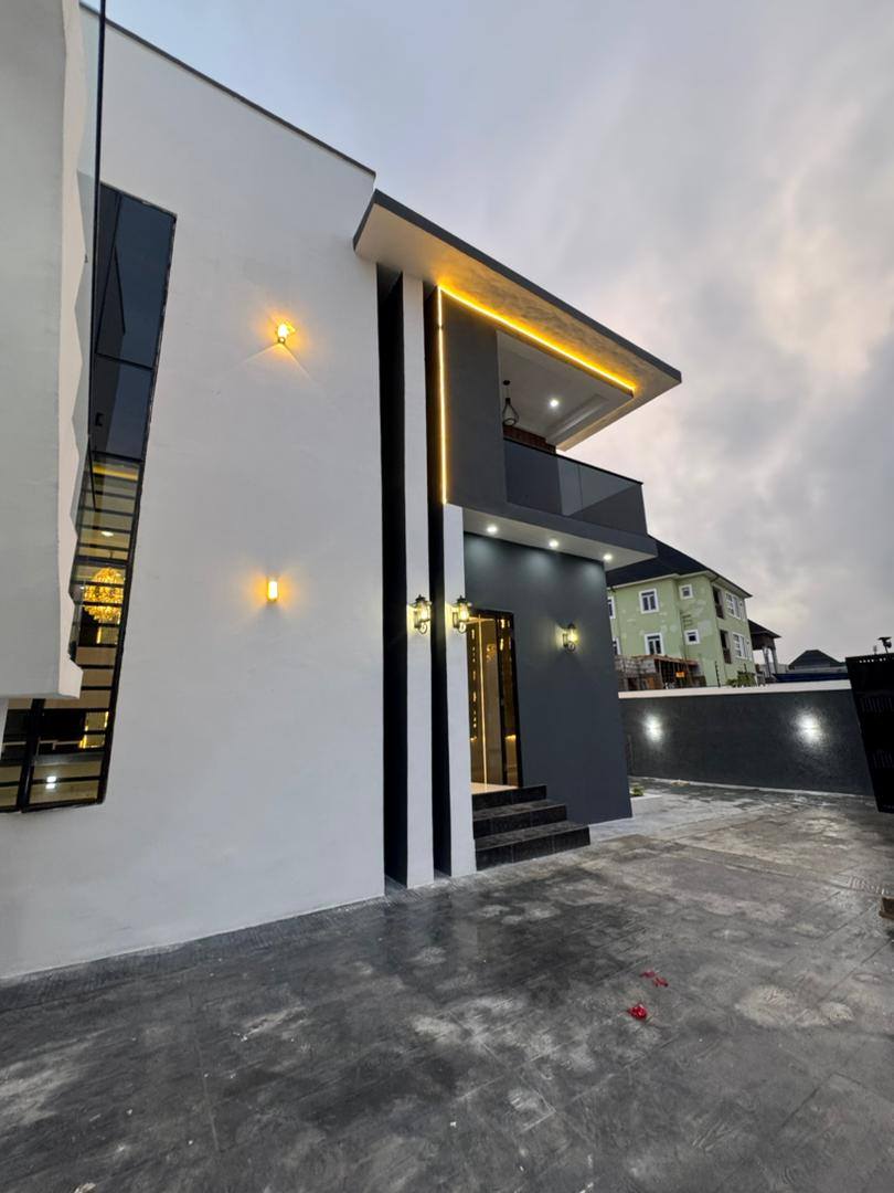 1 TASTEFULLY BUILT 4 BEDROOM DUPLEX FOR SALE