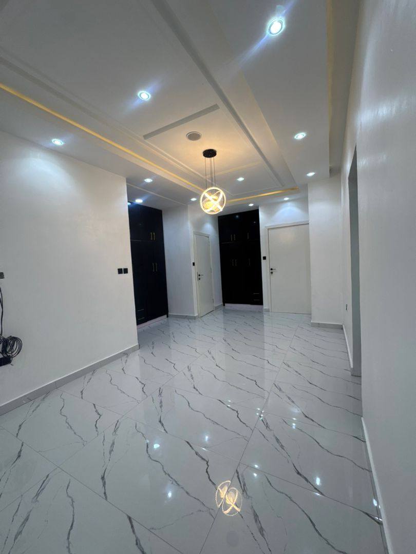 10 4 BEDROOM DUPLEX FOR SALE