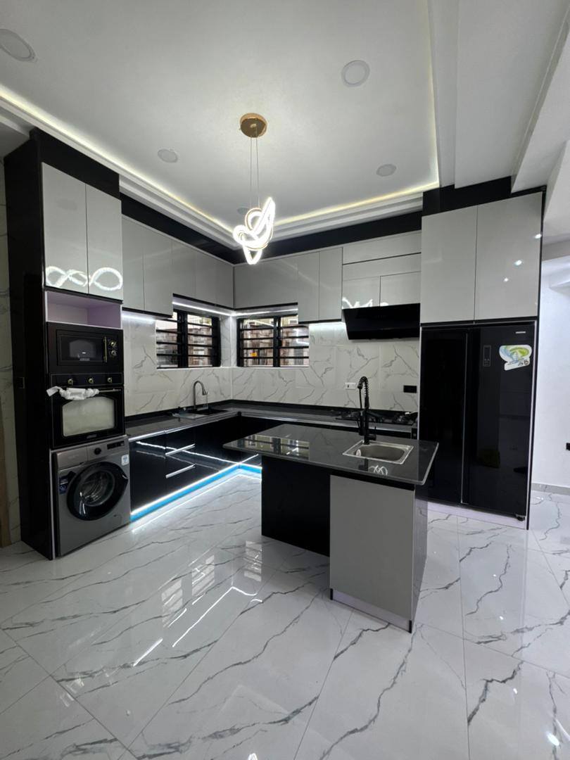 4 4 BEDROOM DUPLEX FOR SALE