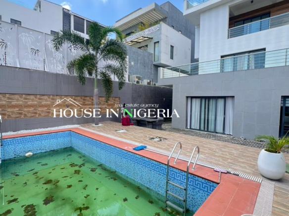 5 bedrooms detached duplex in Banana Island