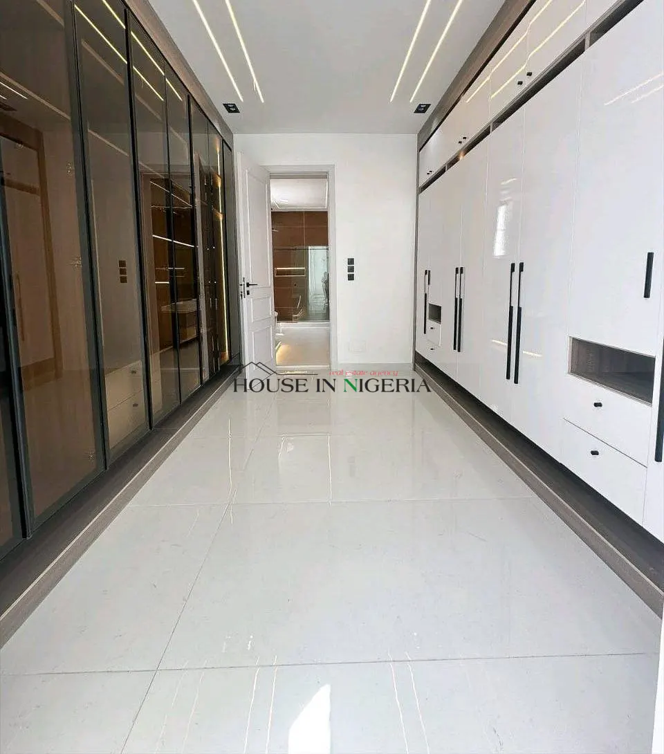 586893518_25661259560125247_243365725762627618_n house for sale in Lekki