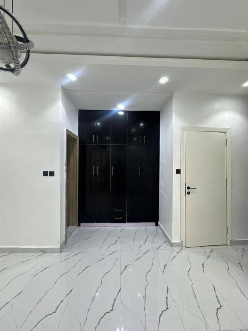 8 TASTEFULLY BUILT 4 BEDROOM DUPLEX FOR SALE