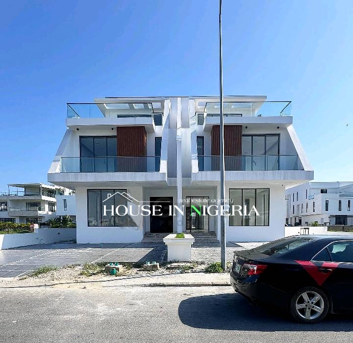 5 BEDROOM DETACHED DUPLEX FOR SALE