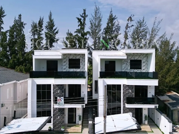 5 bedroom detached duplex for sale