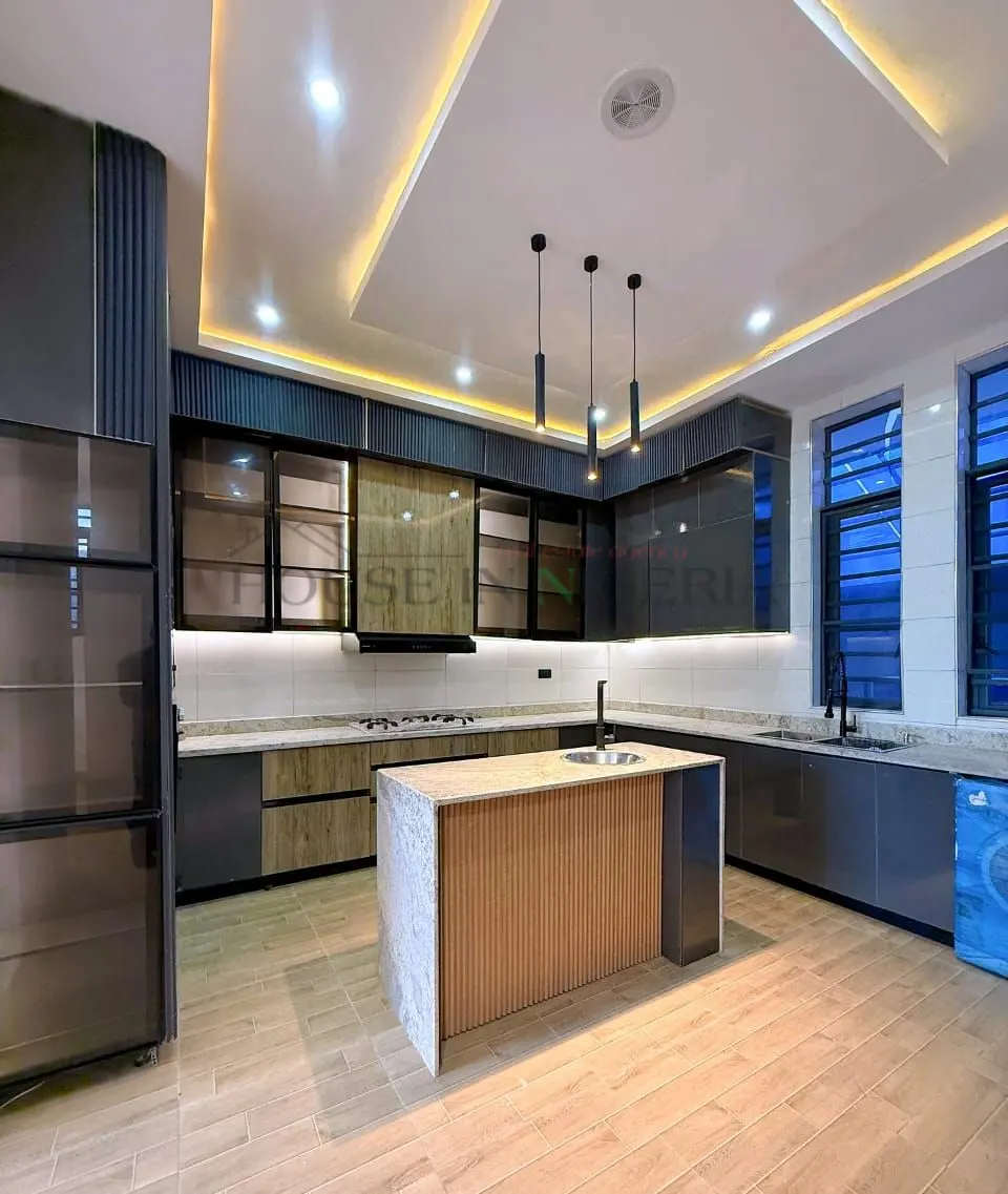 5rooms 5 bedroom detached duplex for sale Lekki,