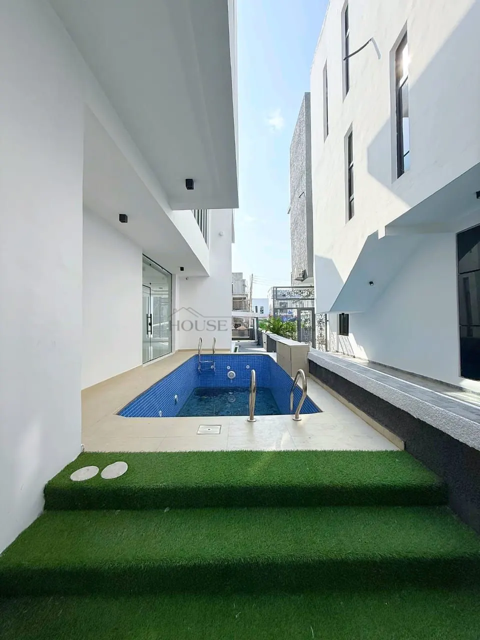 5-BEDROOM DETACHED DUPLEX for SALE LEKKI