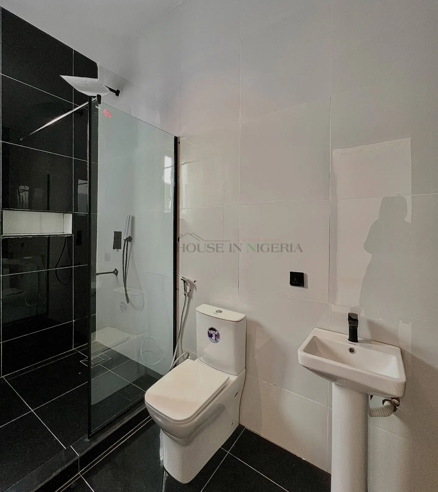 Kl 18 Houses in Lagos