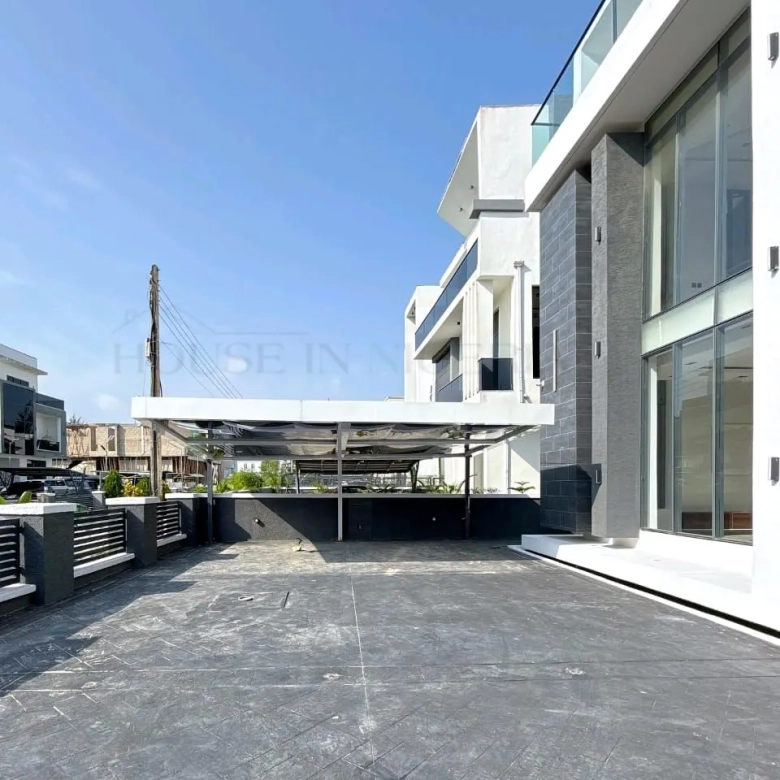 5-BEDROOM DETACHED DUPLEX for SALE LEKKI