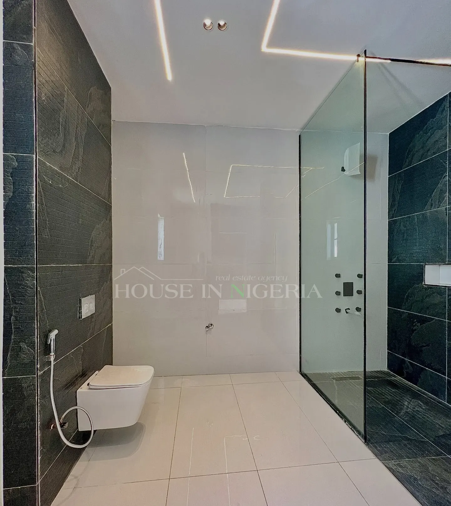 kl 16 Houses in Lagos