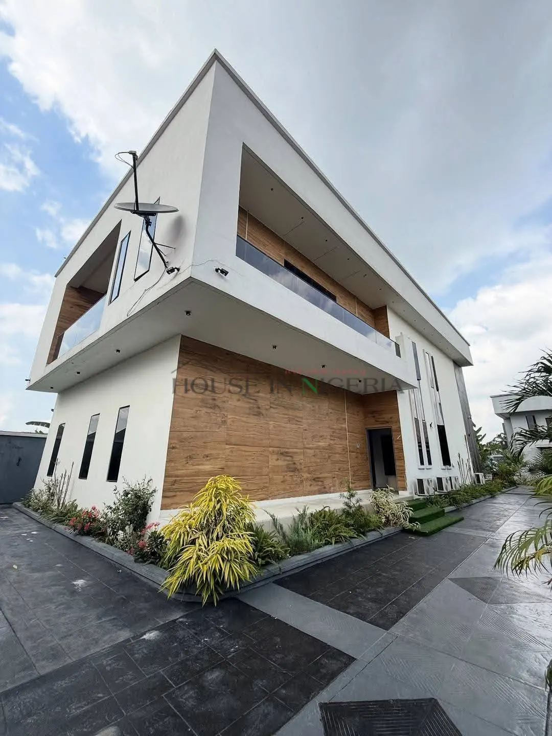 Furnished 5 Bedroom Duplex