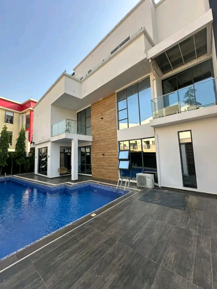 5 Bedroom Duplex For Sale in Dawaki, Abuja